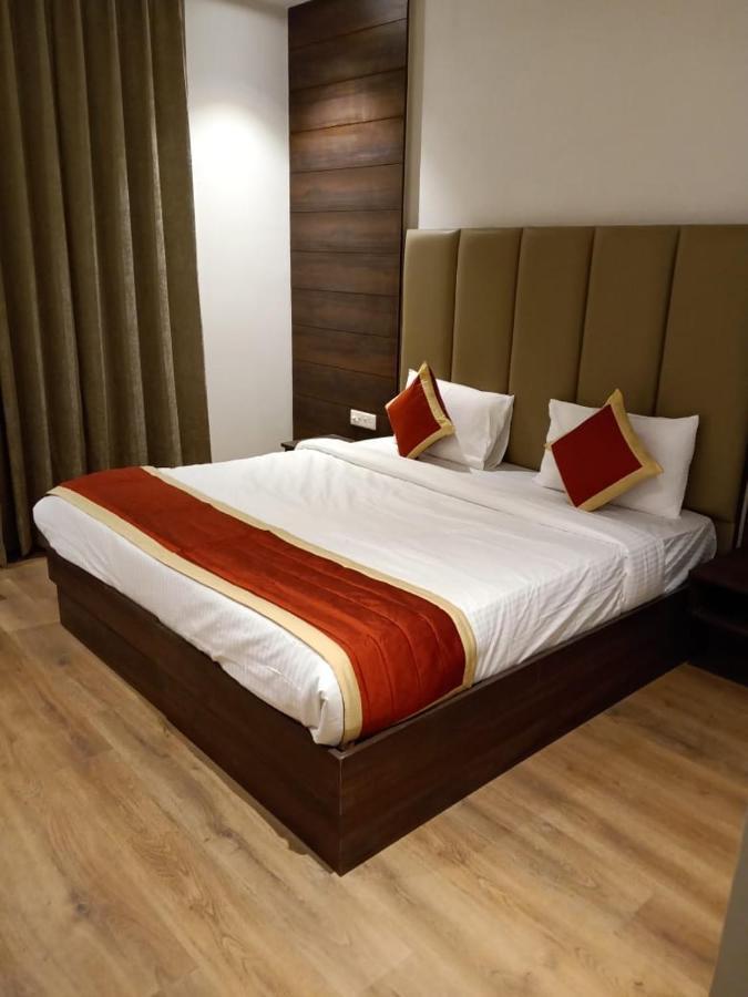 Hotel Sourav Park Inn Agra Агра Екстериор снимка