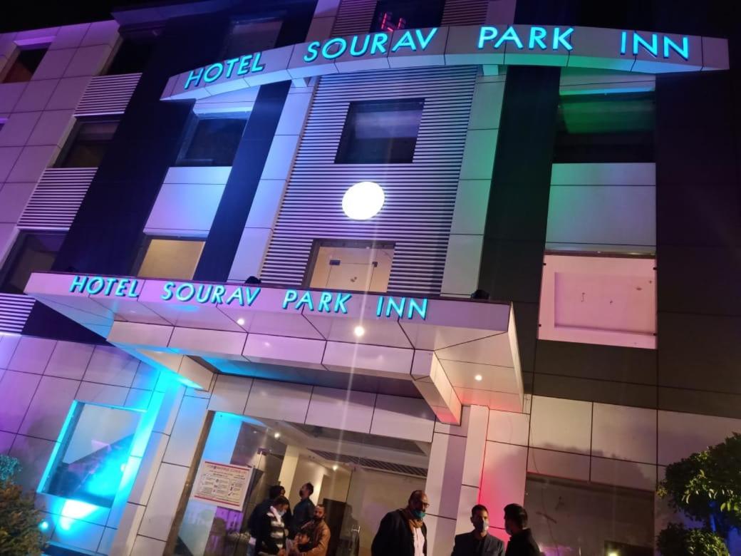 Hotel Sourav Park Inn Agra Агра Екстериор снимка