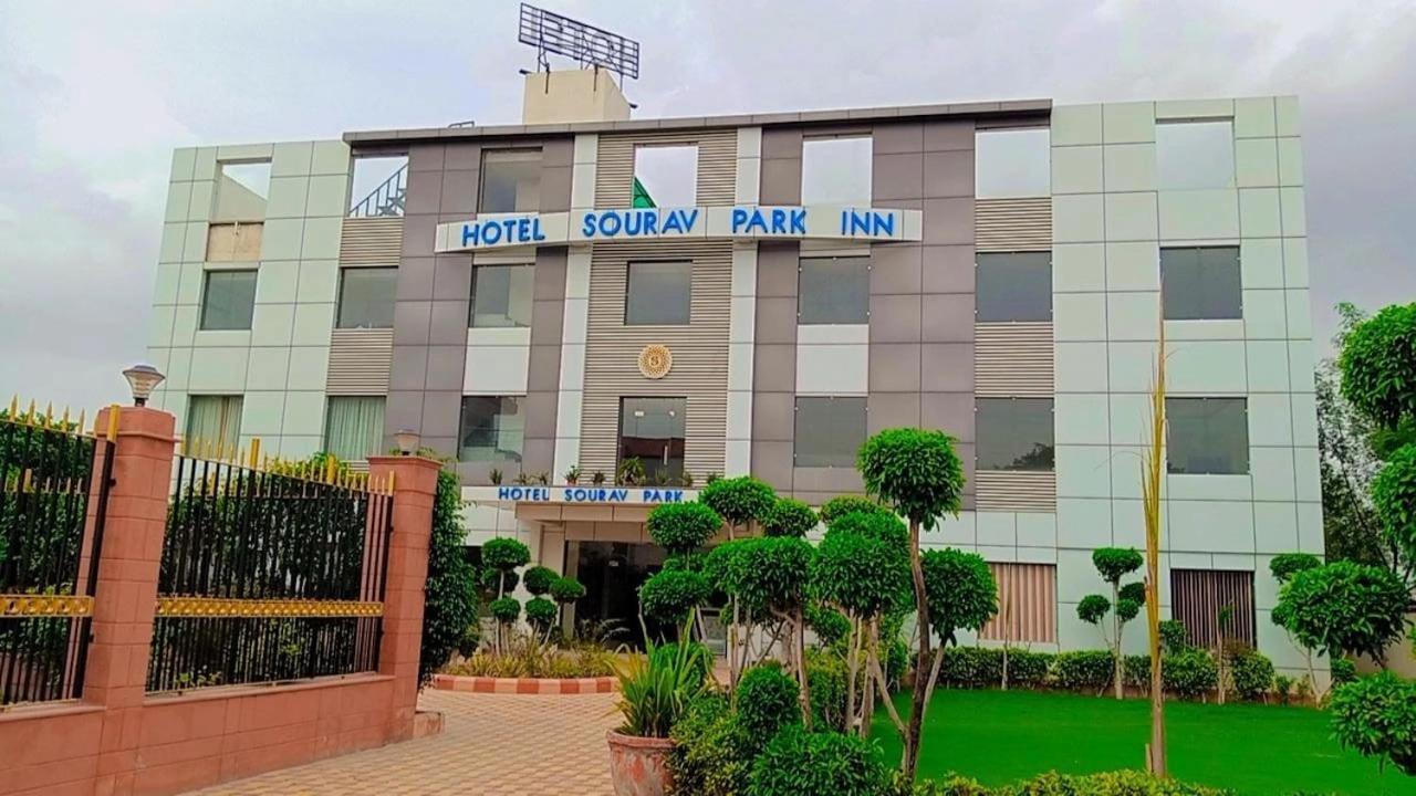 Hotel Sourav Park Inn Agra Агра Екстериор снимка